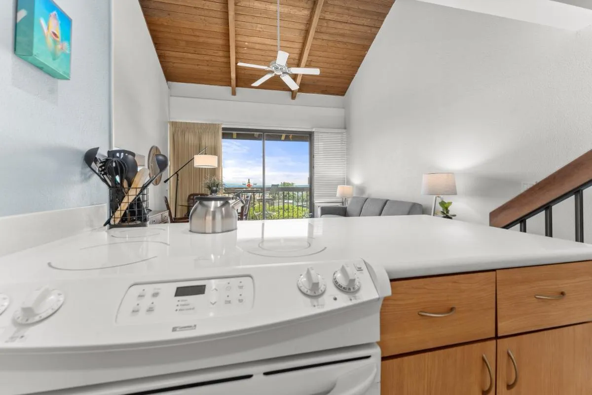 Image 2 of Convenient to downtown Kihei, across famous Charley Young Beach, 3 pool, tennis courts MV3407