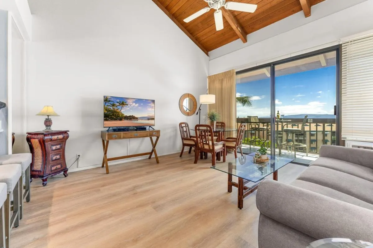 Image 5 of Convenient to downtown Kihei, across famous Charley Young Beach, 3 pool, tennis courts MV3407