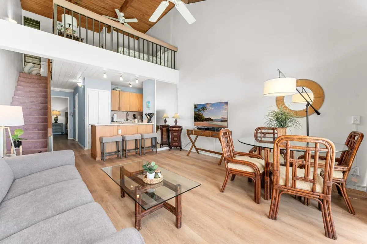 Image 4 of Convenient to downtown Kihei, across famous Charley Young Beach, 3 pool, tennis courts MV3407