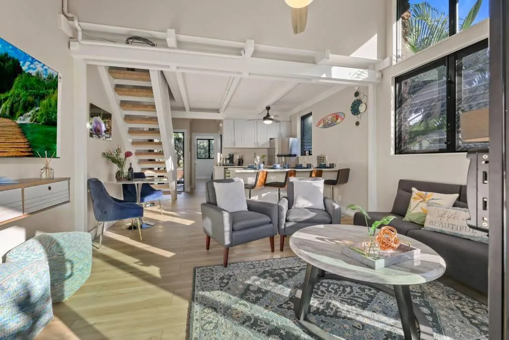 Image 4 of Coral Cove-Poolside Condo and Panoramic Ocean View