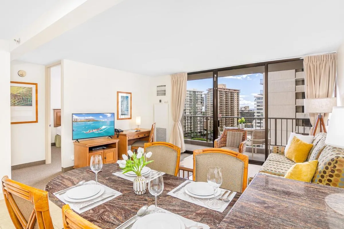 Image 5 of Cozy Condo w/ Diamond Head View & Free Parking!