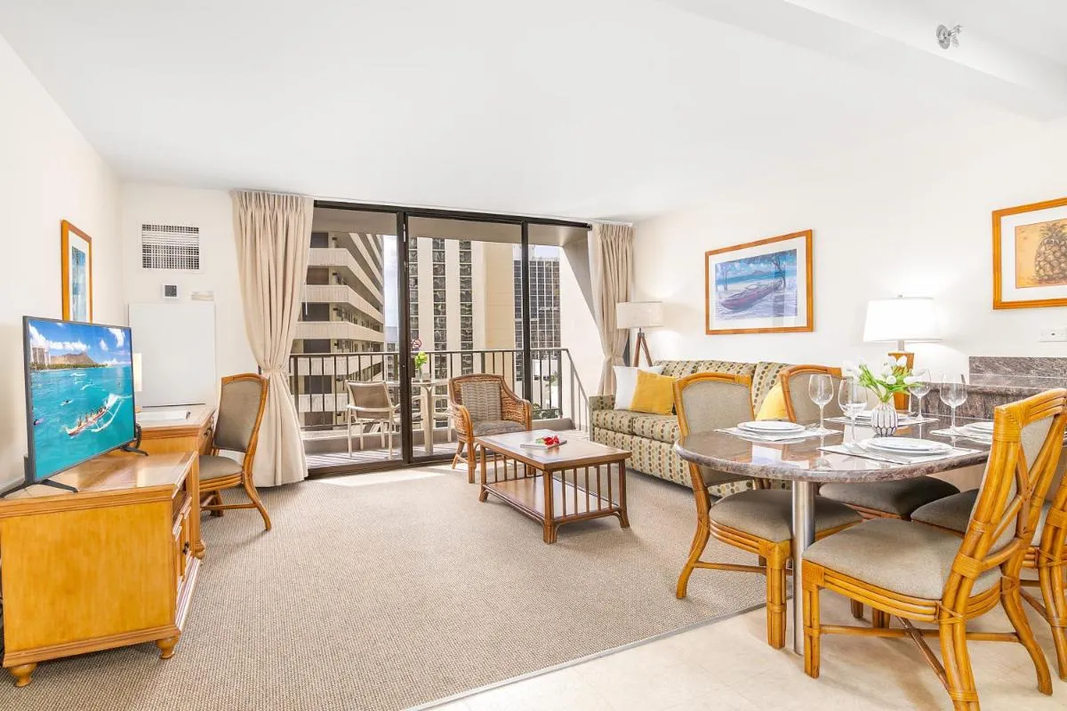 Image 4 of Cozy Condo w/ Diamond Head View & Free Parking!