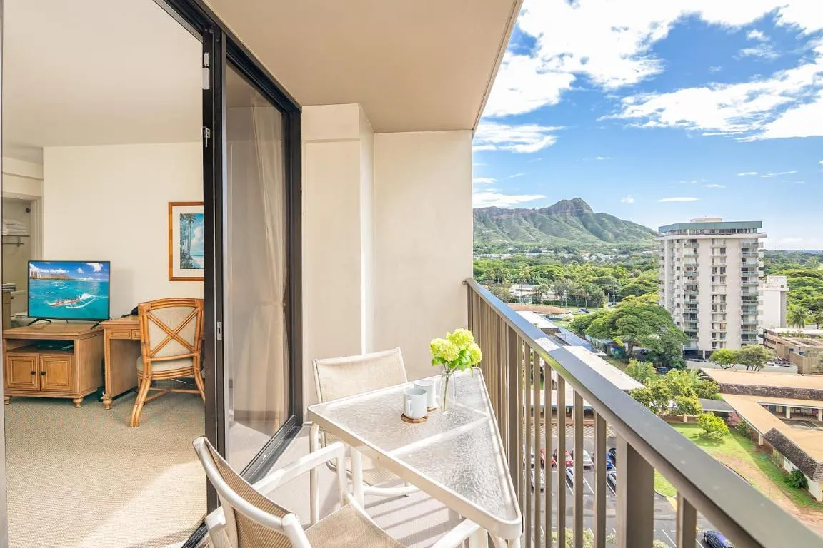 Image of Cozy Condo w/ Diamond Head View & Free Parking!