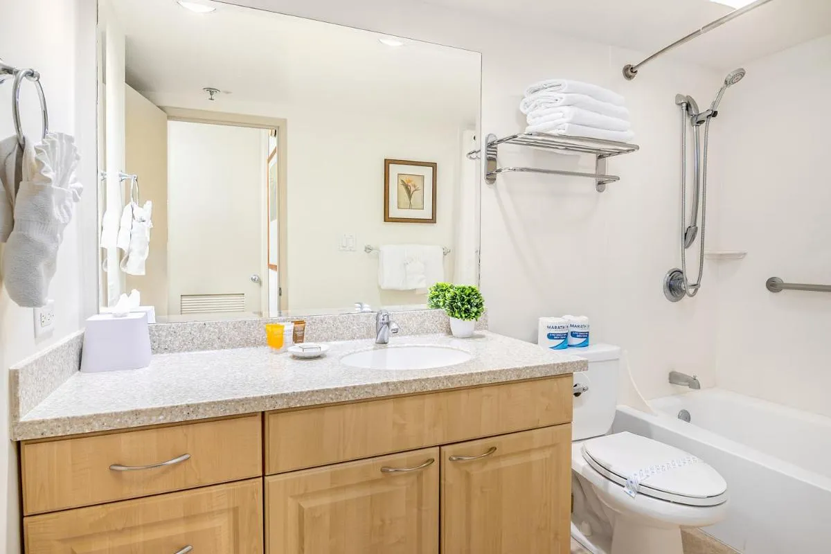 Image 2 of Cozy Condo w/ Diamond Head View & Free Parking!