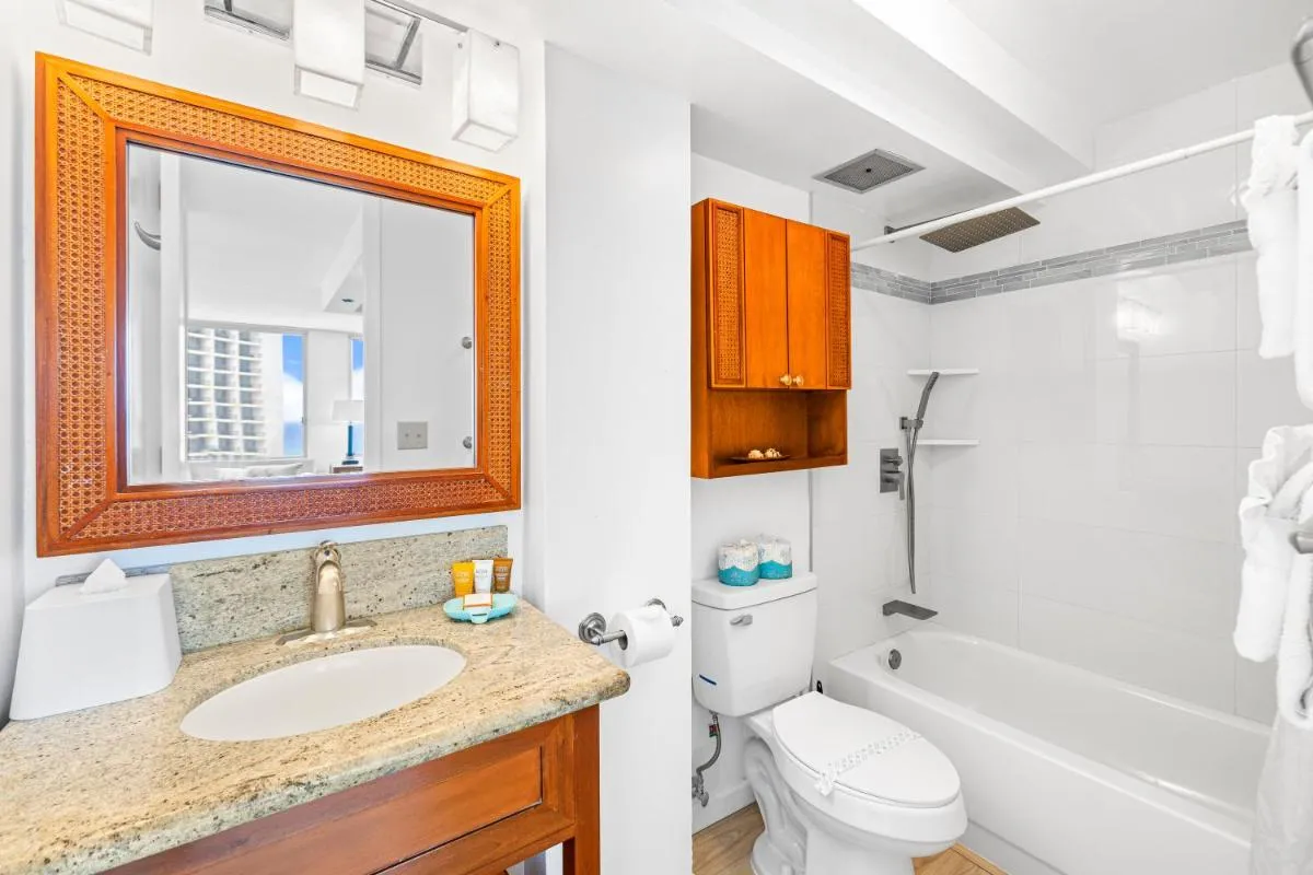 Image 2 of Cozy Ocean View 1BR Hideaway 3 Mins to the Beach