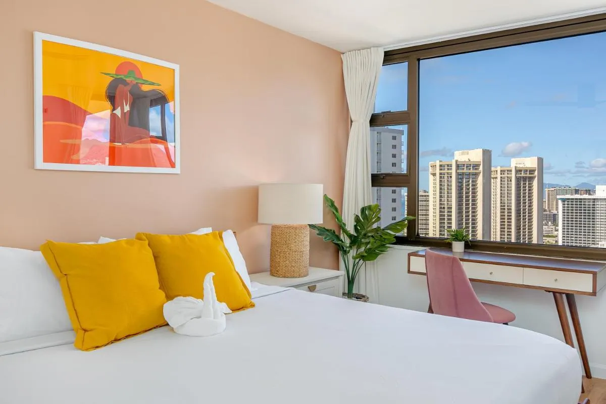 Image 5 of Deluxe 34FL Ocean View, One Block to Waikiki Beach