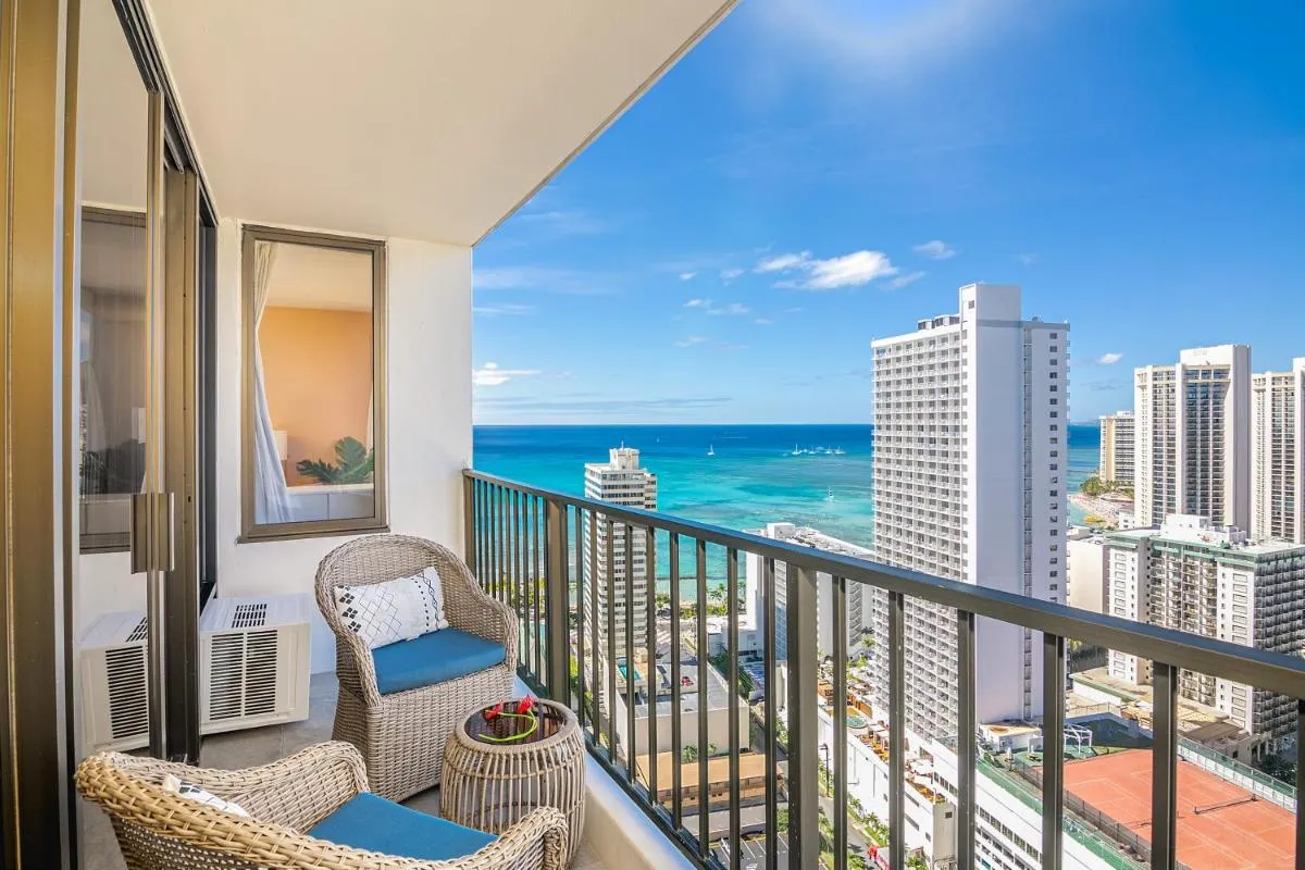 Image 6 of Deluxe 34FL Ocean View, One Block to Waikiki Beach