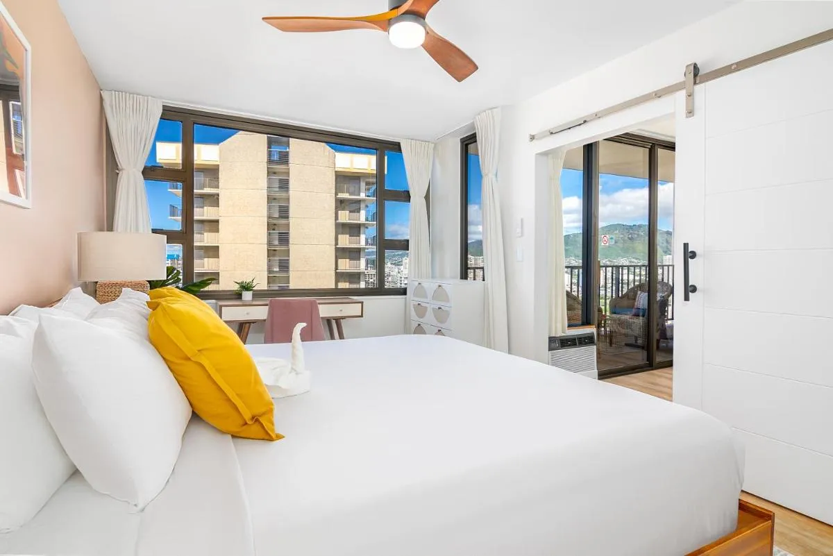 Image 1 of Deluxe 34FL Ocean View, One Block to Waikiki Beach