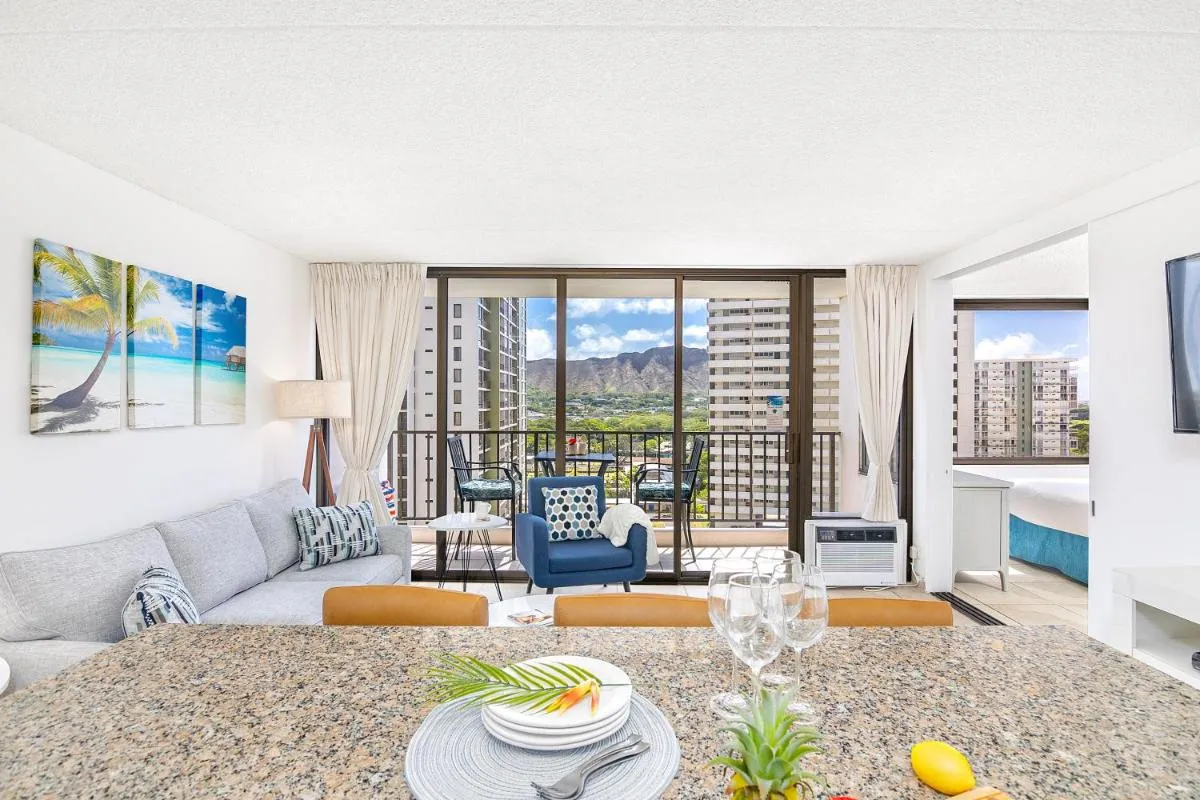 Image 3 of Diamond Head View Condo, Steps to Beach & Free Parking!