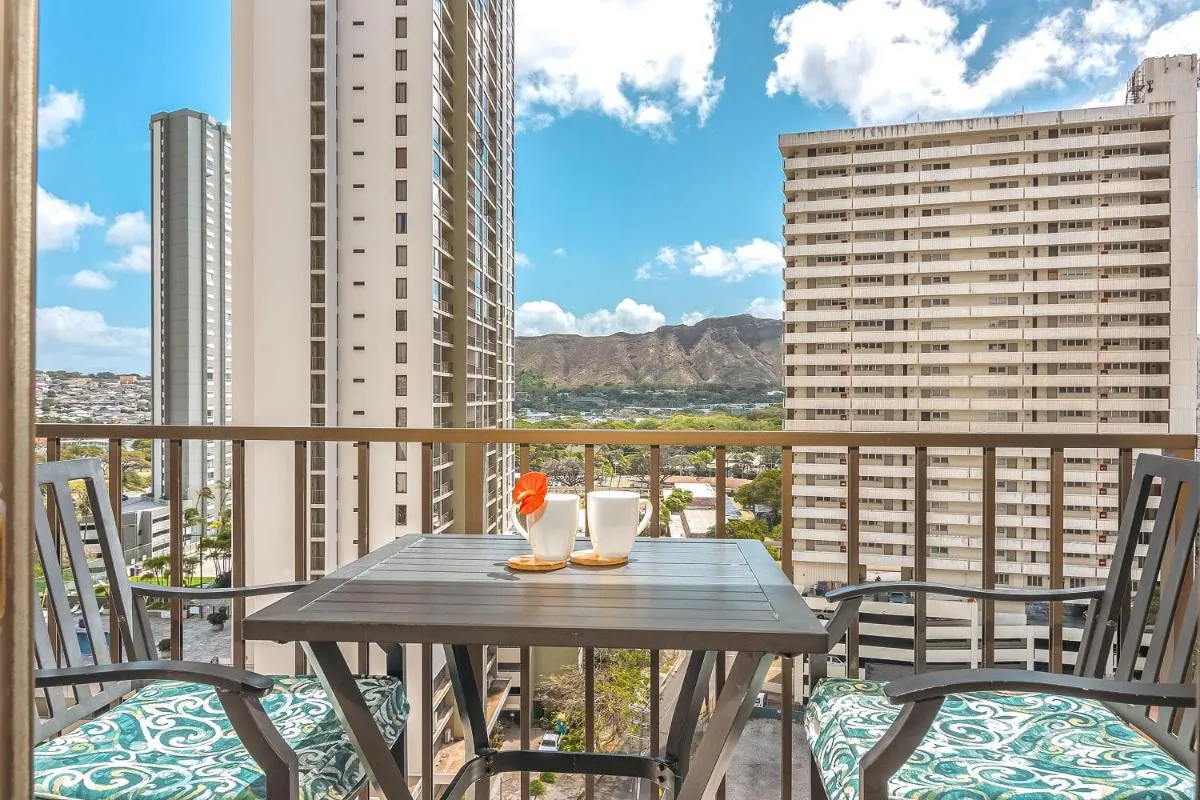 Image 6 of Diamond Head View Condo, Steps to Beach & Free Parking!