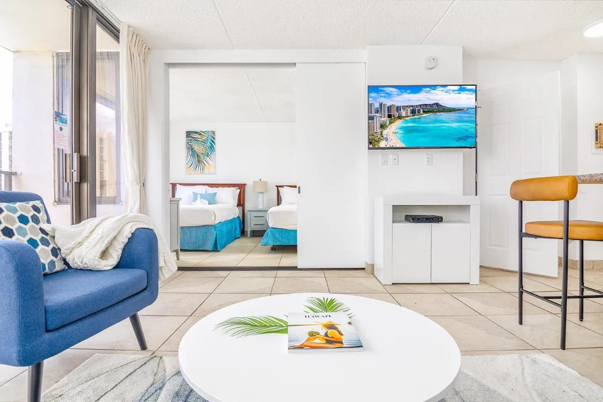 Image 4 of Diamond Head View Condo, Steps to Beach & Free Parking!