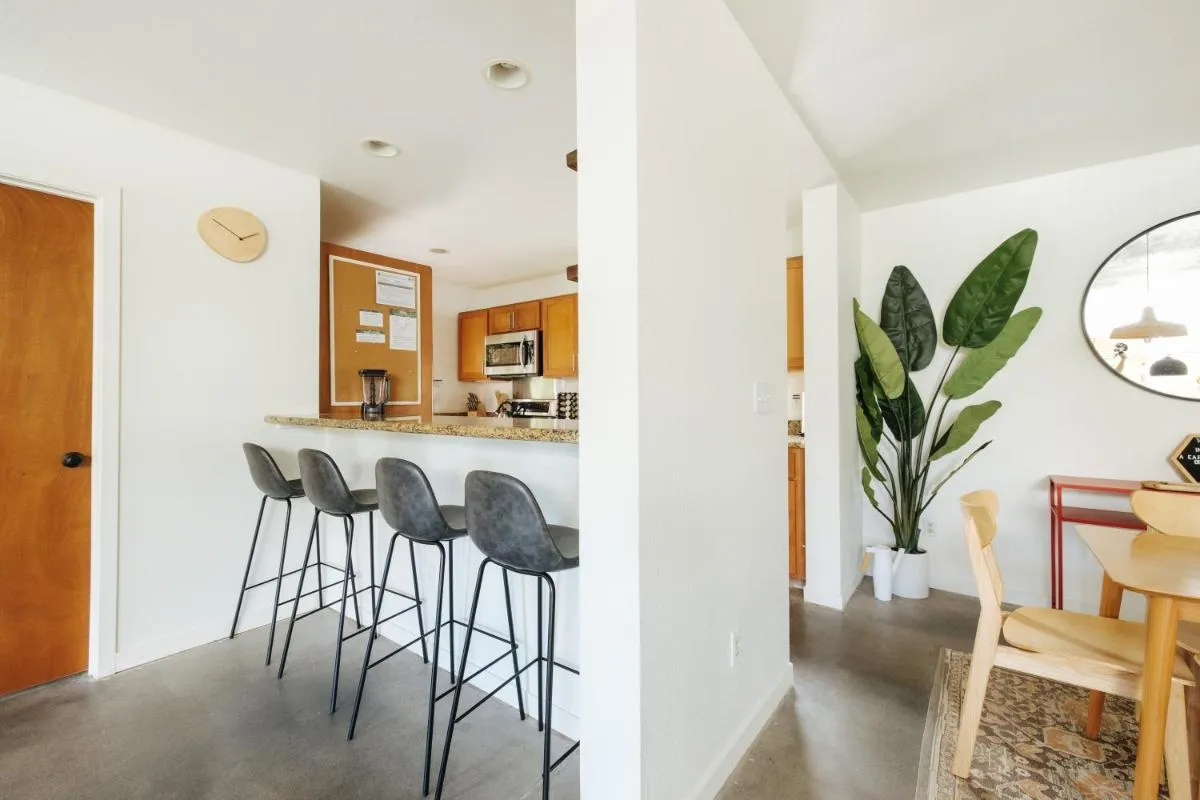 Image 2 of Earthy Beach House