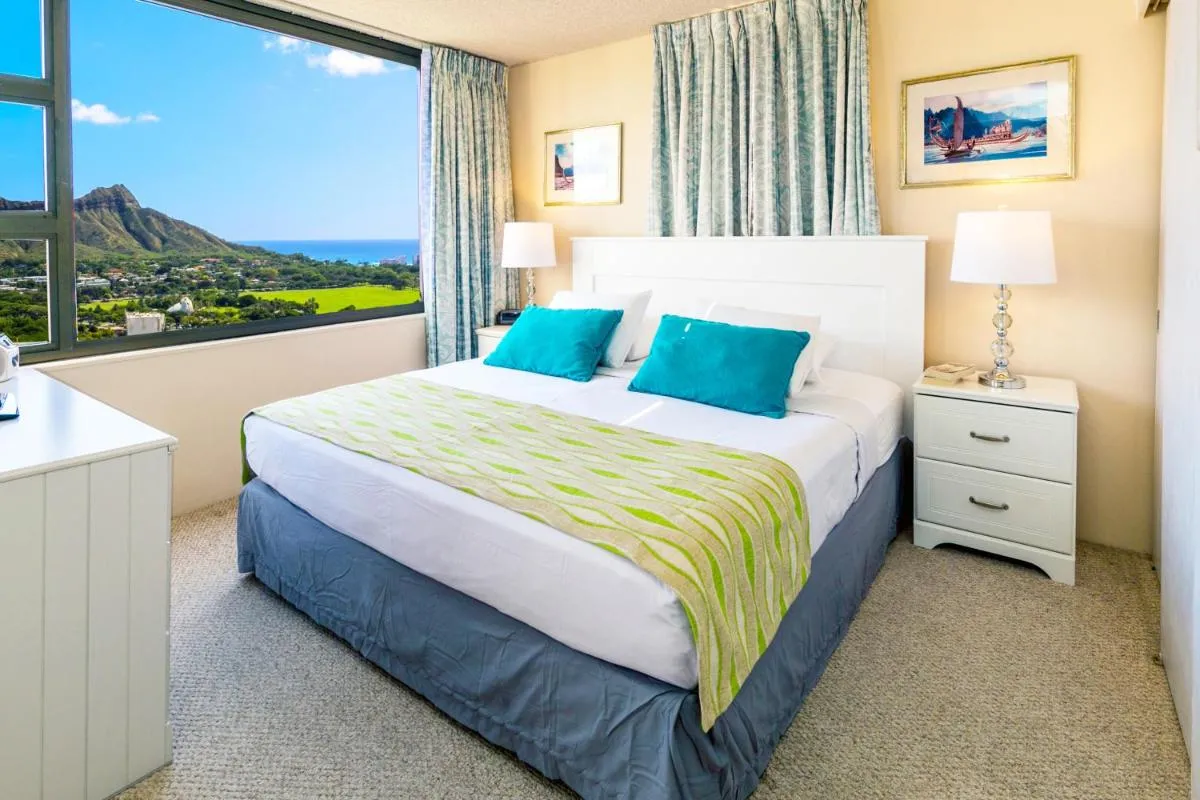 Image 1 of Fabulous Diamond Head & Ocean View Condo with Free Parking