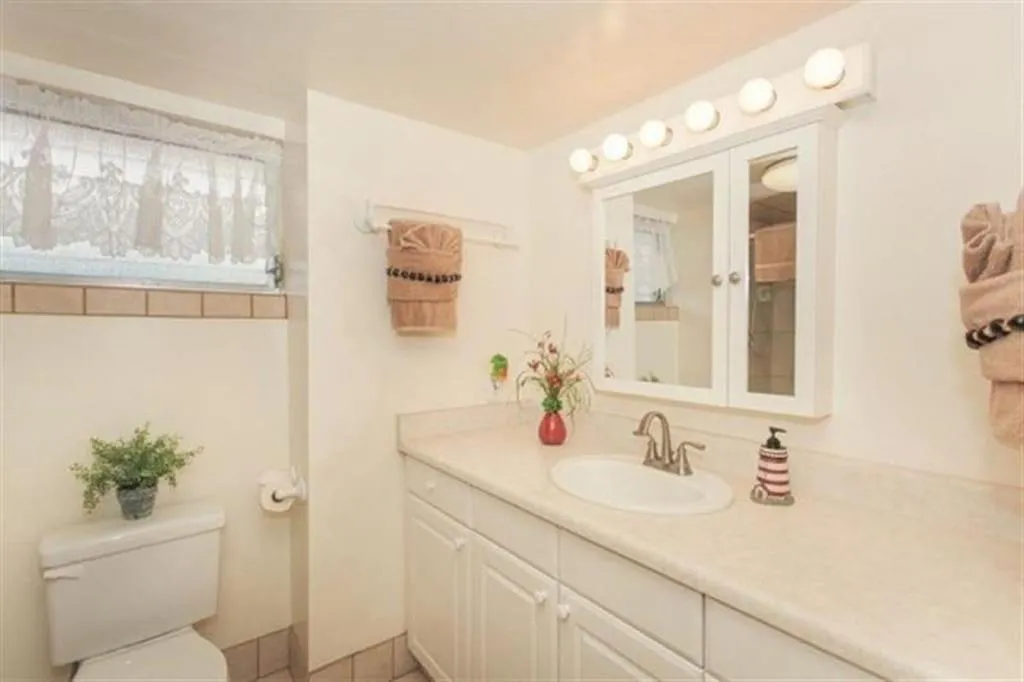Image 2 of Full Ocean Sunset View, Fully Equipped 6th Floor Condo KV602