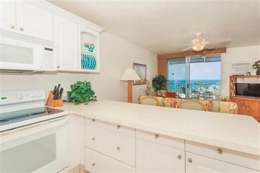 Image 4 of Full Ocean Sunset View, Fully Equipped 6th Floor Condo KV602