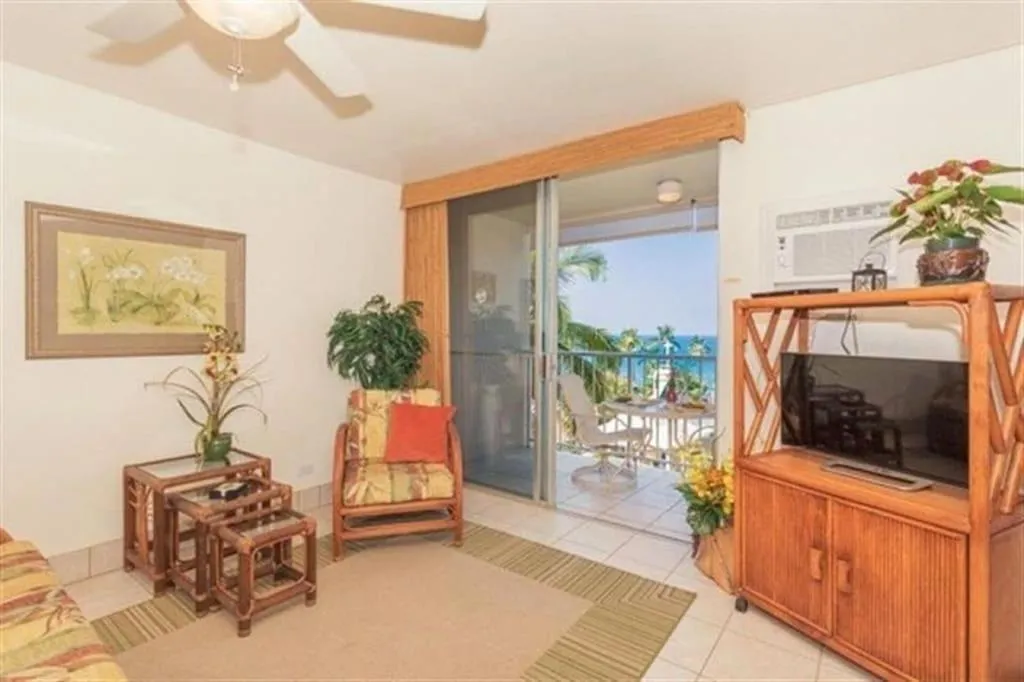 Image 5 of Full Ocean Sunset View, Fully Equipped 6th Floor Condo KV602