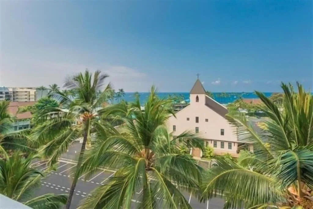 Image 6 of Full Ocean Sunset View, Fully Equipped 6th Floor Condo KV602