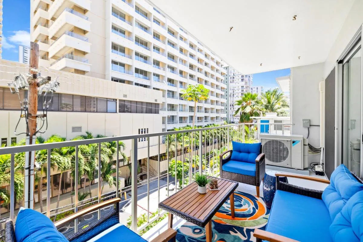 Image 5 of Fully Renovated 2BR 2BA with Free Parking, Steps to beach!