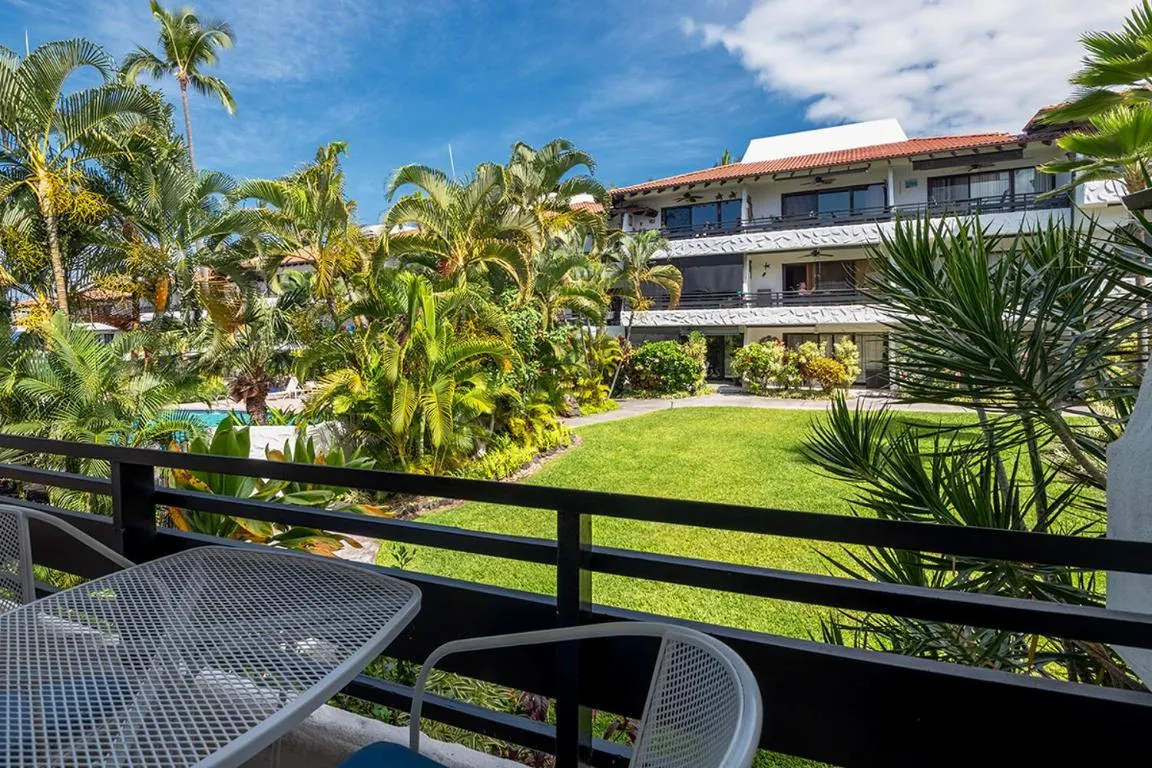Image of Gem of the Kona Coast Relax in the pool or the saltwater pool nearby CDEA207