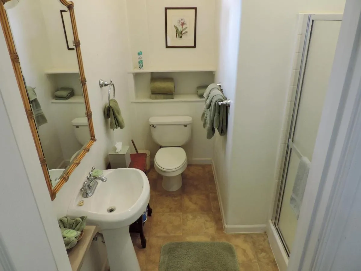 Image 2 of Hale Pua Villa – Hibiscus Suite
