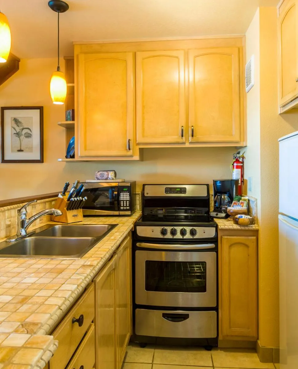 Image 4 of Hana Kai Maui – #202 Alau upper floor lofted studio