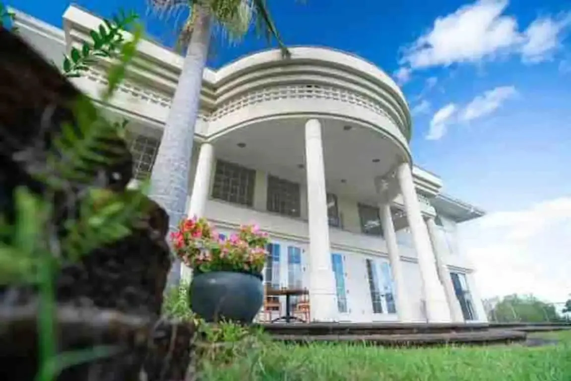 Image of Hilo Villa w/pool- 16 guests max