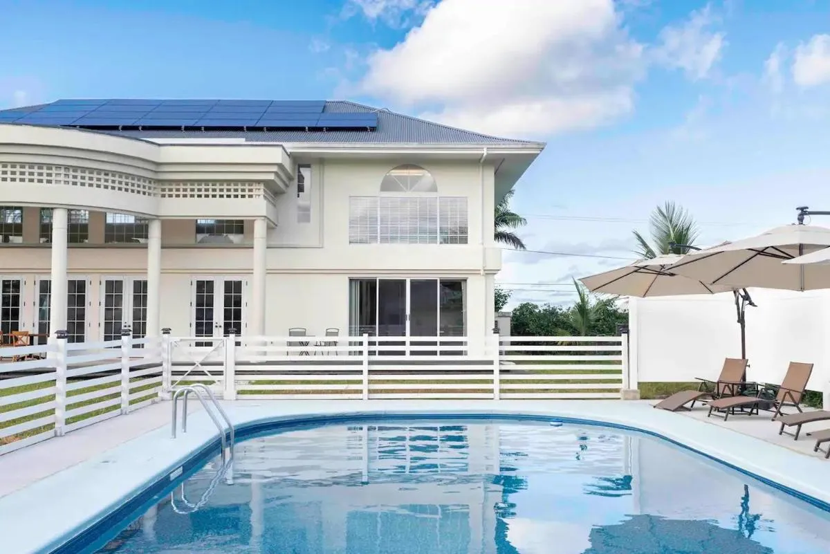 Image 3 of Hilo Villa w/pool- 16 guests max