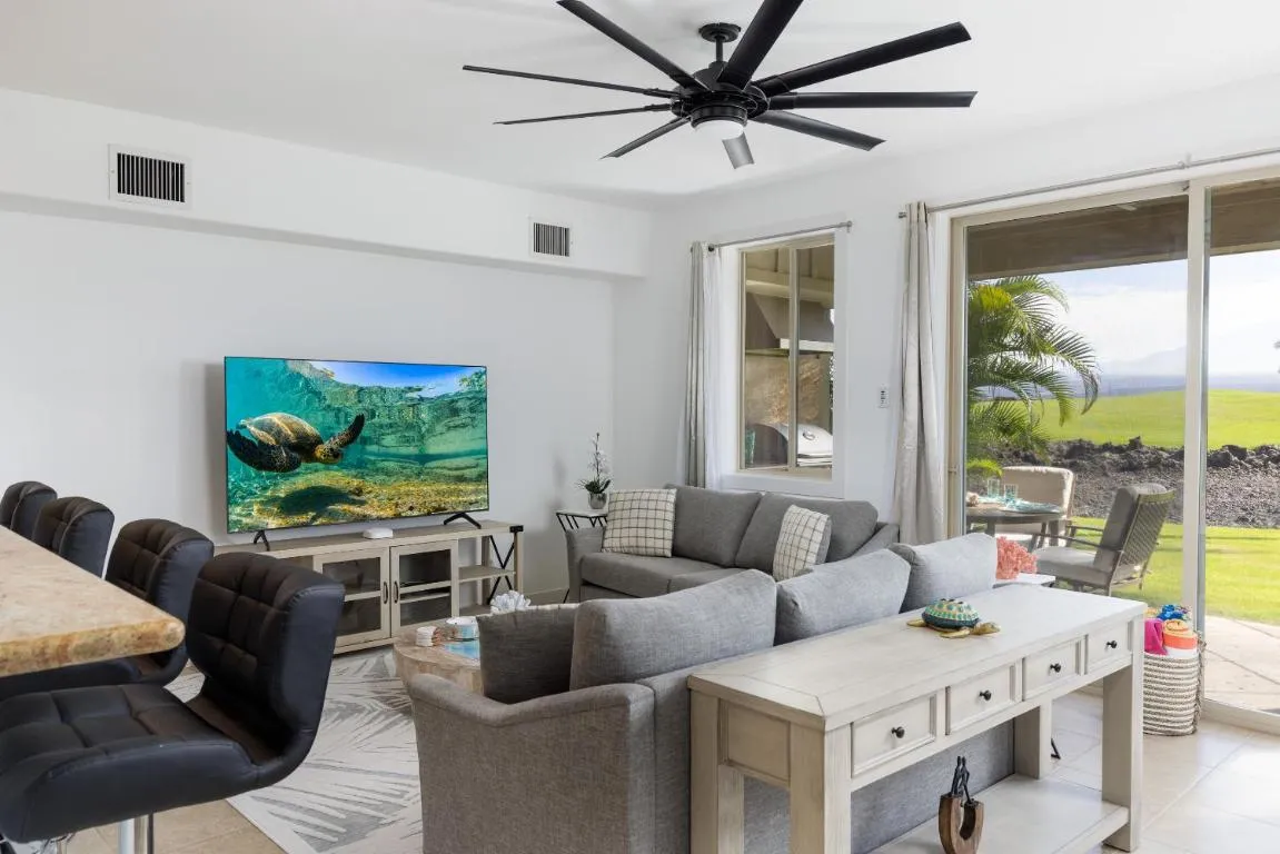 Image of Hilton Pool Pass Included – Luxury Living on the Green w Pool Hot Tub & Views