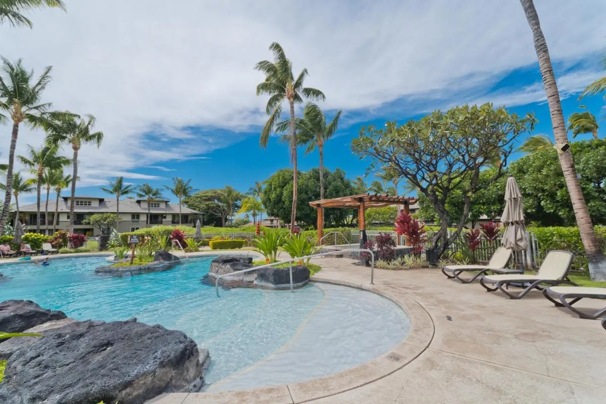 Image 3 of Hilton Pool Pass Included – Luxury Living on the Green w Pool Hot Tub & Views