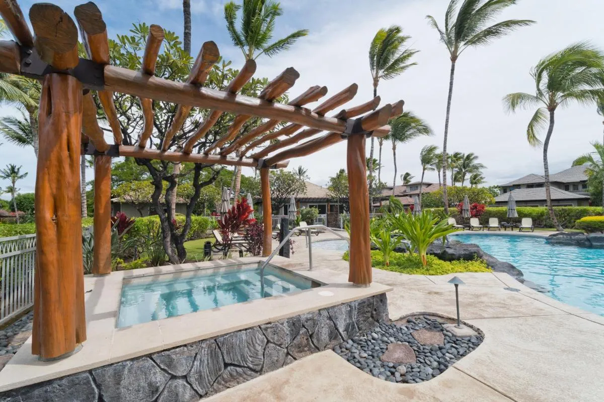 Image 4 of Hilton Pool Pass Included – Luxury Living on the Green w Pool Hot Tub & Views