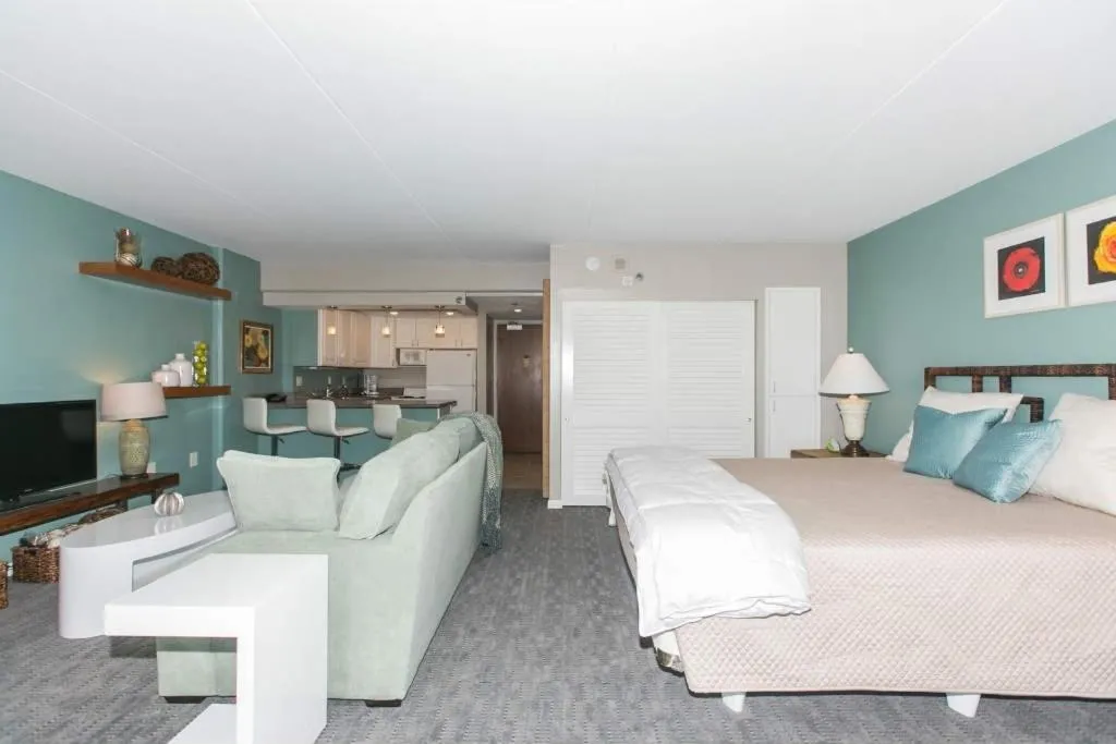 Image of Ilikai Tower 1 Bedroom City View Condos with Private Lanai & Free Wifi!