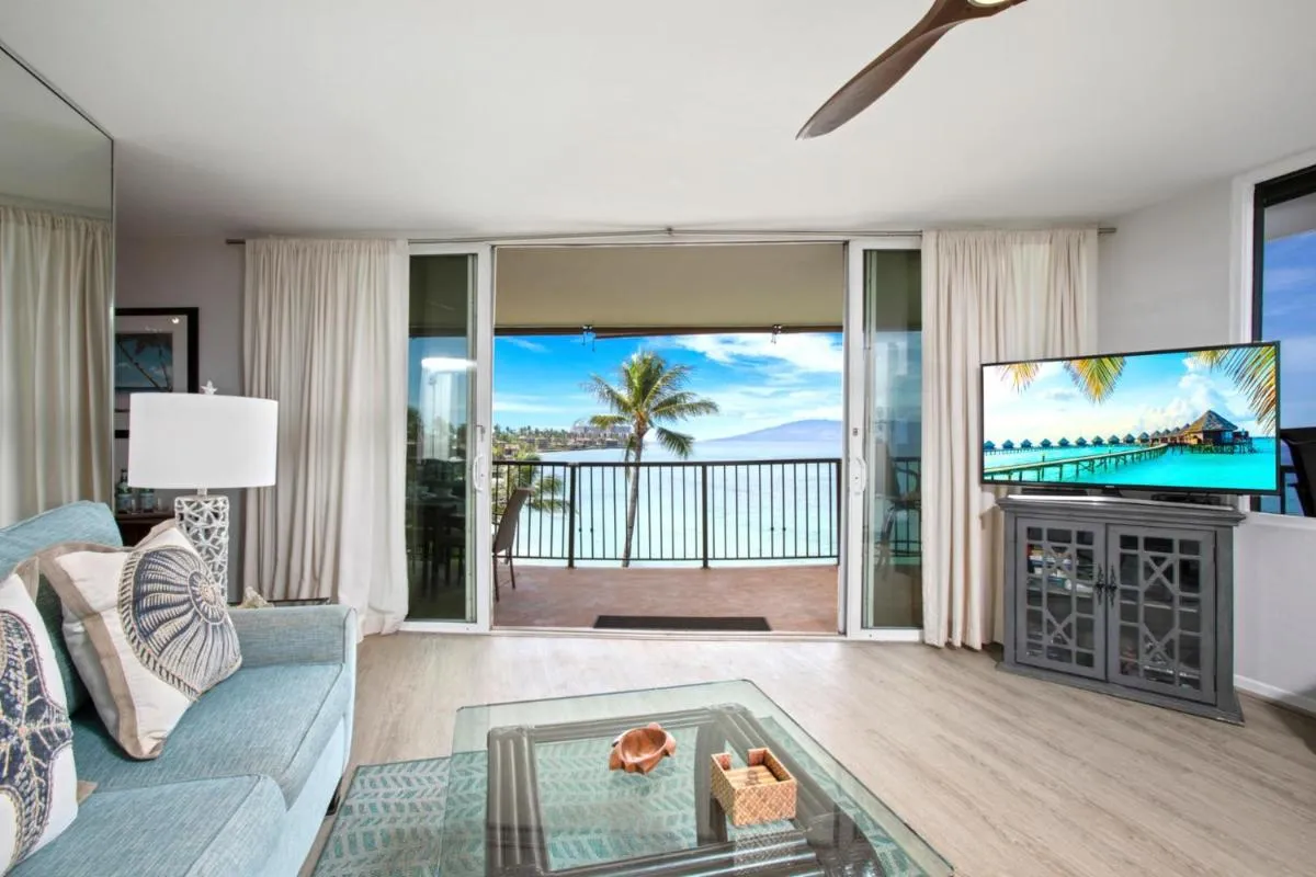 Image 4 of KBM Resorts: Hale Ono Loa HOL-409 Penthouse oceanfront wrap around lanai Includes Rental Car