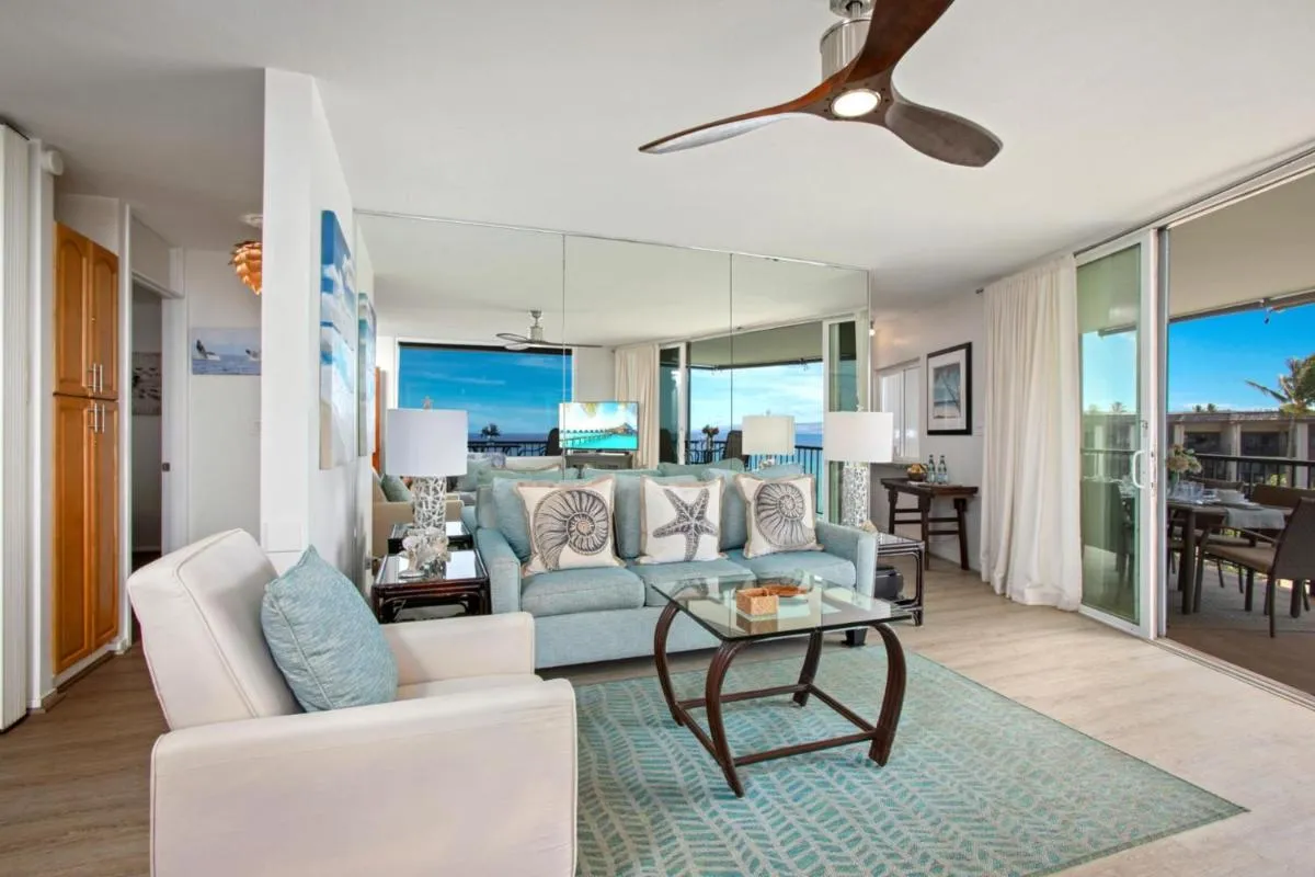 Image 3 of KBM Resorts: Hale Ono Loa HOL-409 Penthouse oceanfront wrap around lanai Includes Rental Car