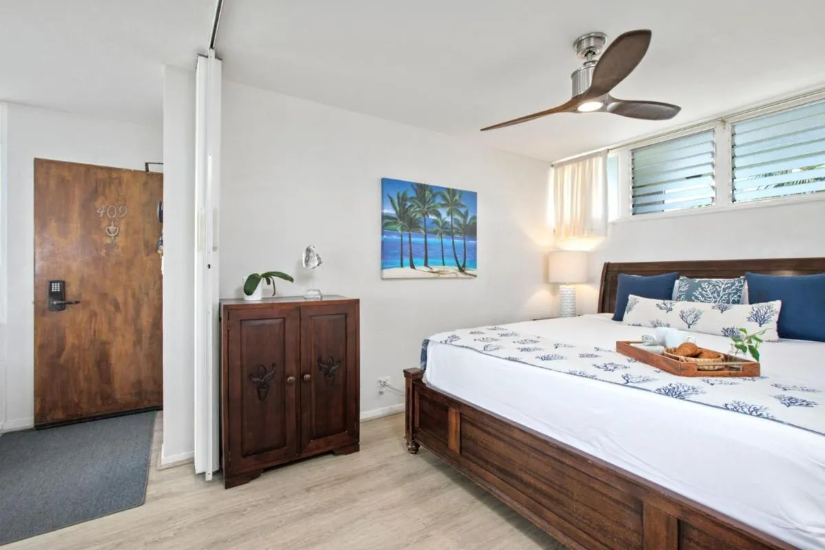 Image 6 of KBM Resorts: Hale Ono Loa HOL-409 Penthouse oceanfront wrap around lanai Includes Rental Car