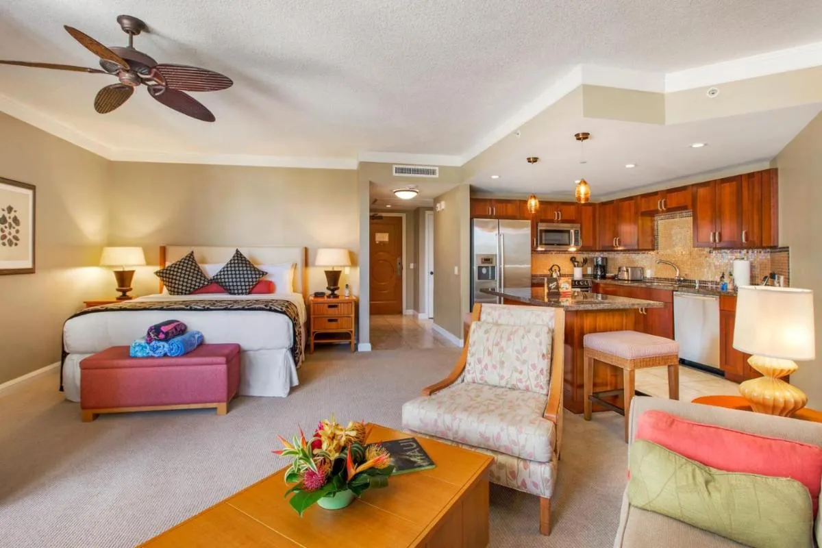 Image 1 of KBM Resorts: Honua Kai Hokulani HKH-323 Ocean View Studio Includes Rental Car