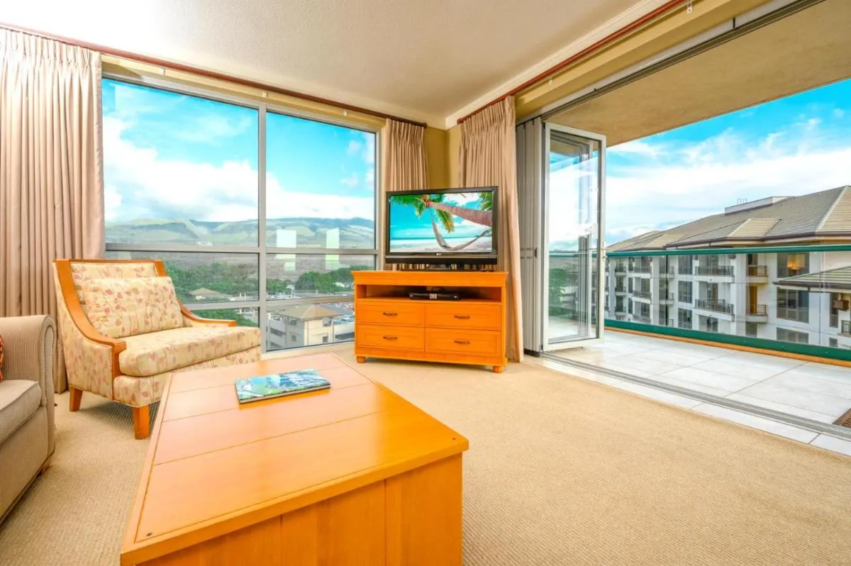 Image 4 of KBM Resorts: Honua Kai Hokulani HKH-620 XL Lanai Corner with Ocean Views Includes Rental Car
