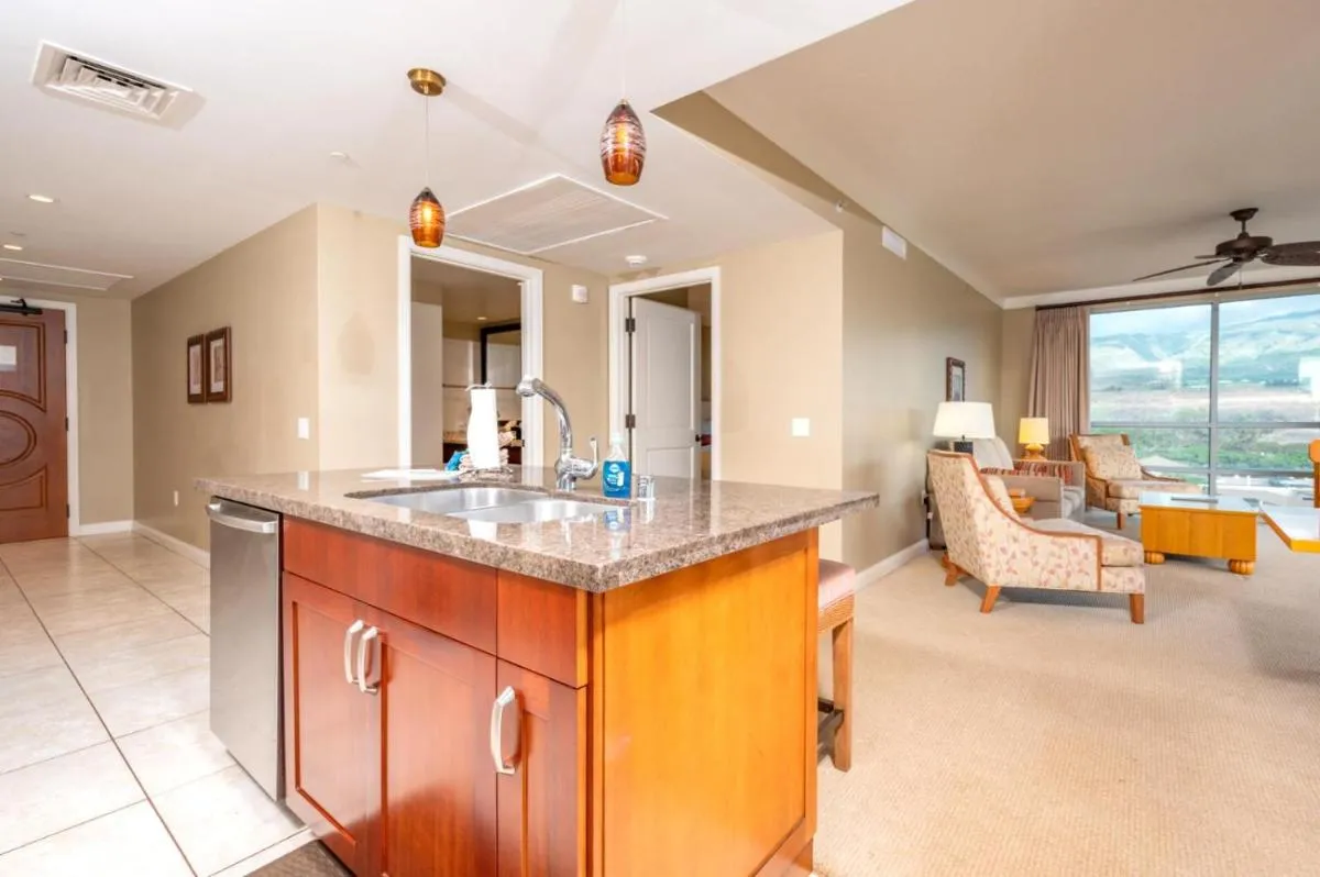 Image 2 of KBM Resorts: Honua Kai Hokulani HKH-620 XL Lanai Corner with Ocean Views Includes Rental Car