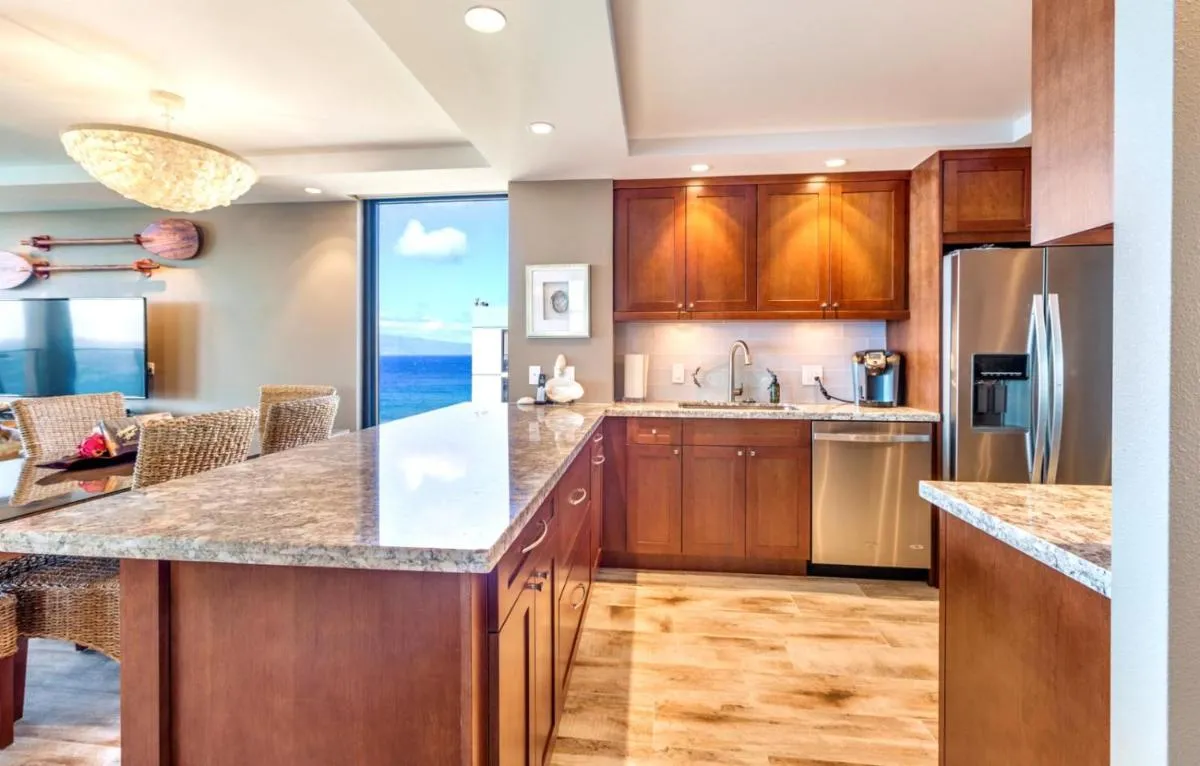 Image 3 of KBM Resorts: Mahana MAH-1211 Penthouse Ocean Front Watch Sunsets Includes Rental Car