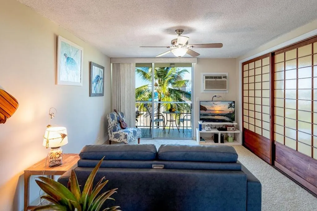 Image 3 of Kailua Village 5th floor – View of Kailua Bay KV506