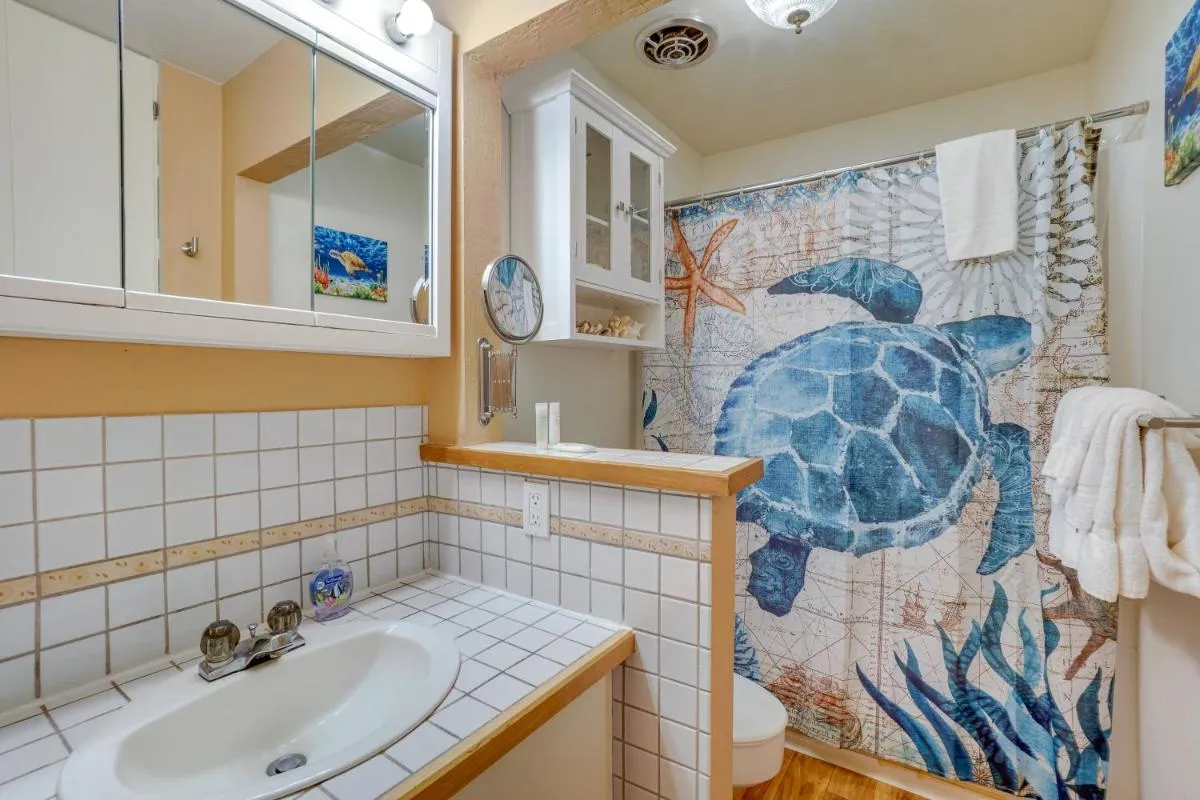 Image 2 of Kaunakakai Condo with Private Lanai and Ocean Views!