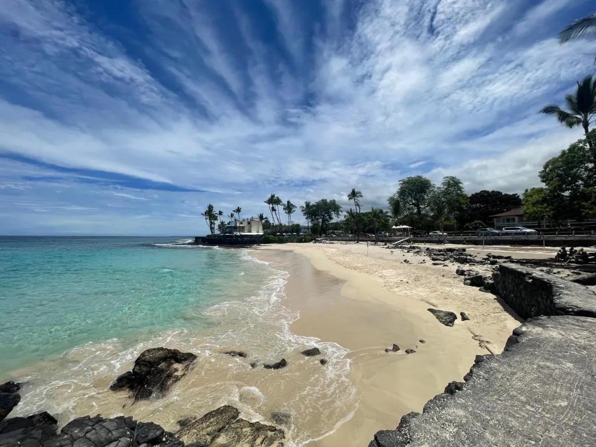 Image 6 of Kona 1br condo on Alii Dr saltwater pool surf sun AC close to magic sands beach