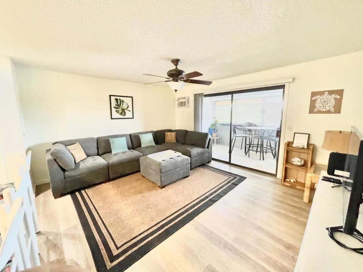 Image 5 of Kona 1br condo on Alii Dr saltwater pool surf sun AC close to magic sands beach
