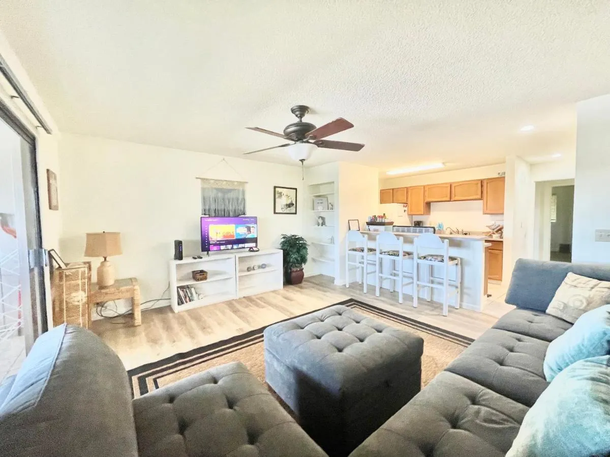 Image 4 of Kona 1br condo on Alii Dr saltwater pool surf sun AC close to magic sands beach