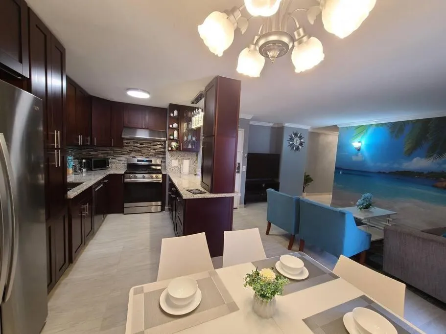 Image 2 of Lovely Condo 2 Bedrooms, 2 bathrooms, free 1 Parking at Waikiki Beach