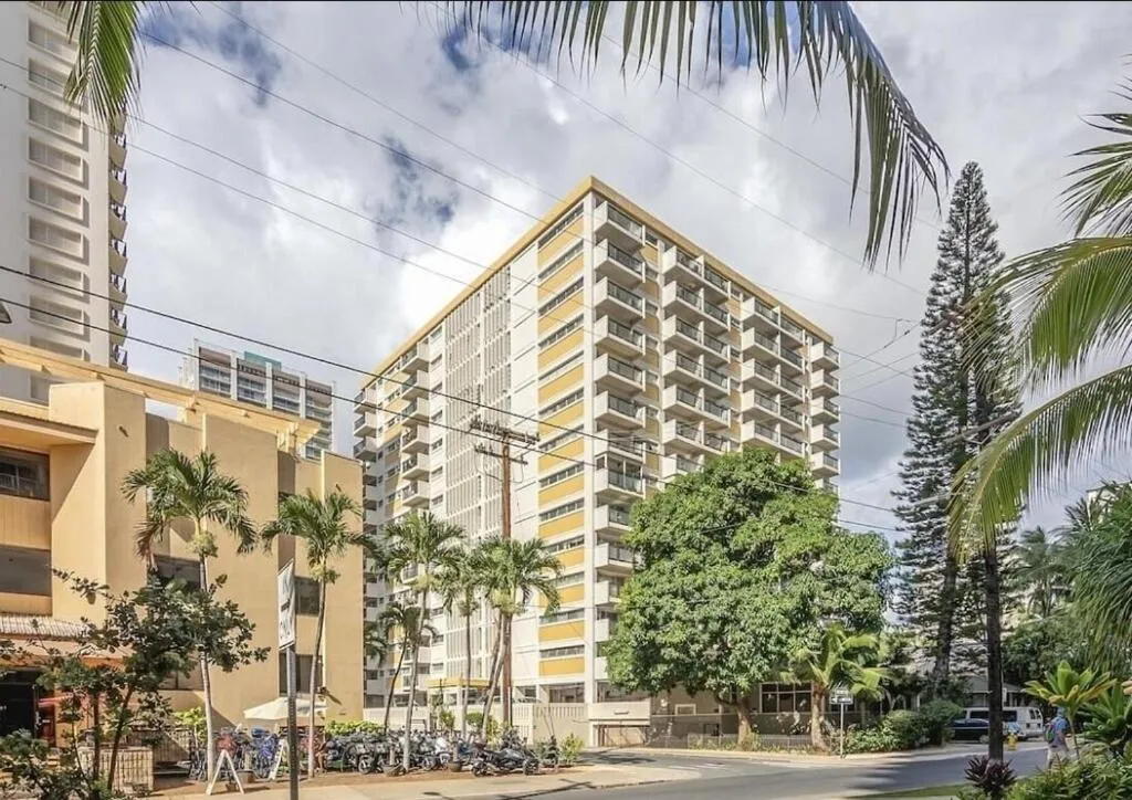 Image 6 of Lovely Condo 2 Bedrooms, 2 bathrooms, free 1 Parking at Waikiki Beach
