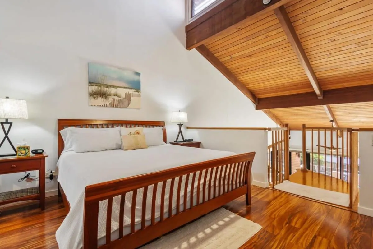 Image 1 of Luxury Aloha Spirit Oceanview Penthouse Sleeps 7