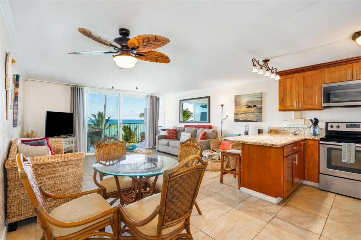 Image 4 of Magical Beachfront Condo