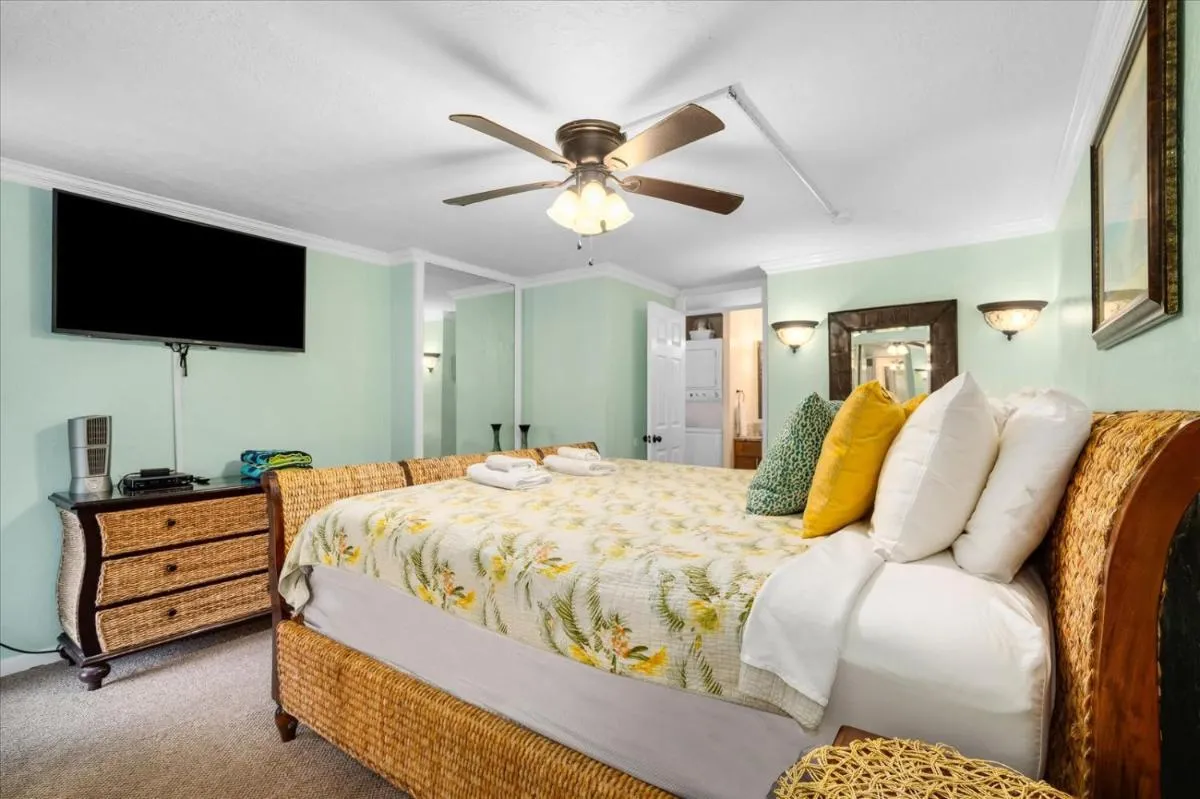 Image 5 of Magical Beachfront Condo