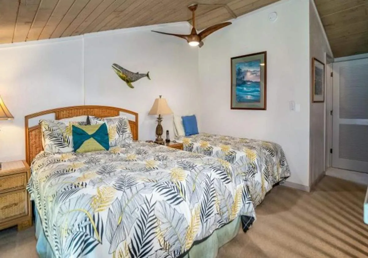 Image 1 of Mahina Surf – Lahaina, HI by TS
