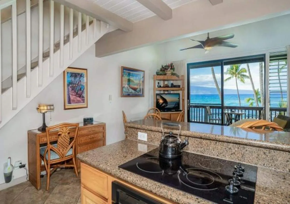 Image 3 of Mahina Surf – Lahaina, HI by TS